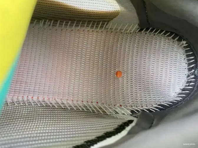 V3 Salt ID1674 700 Fade Yeezy Adidas 0514